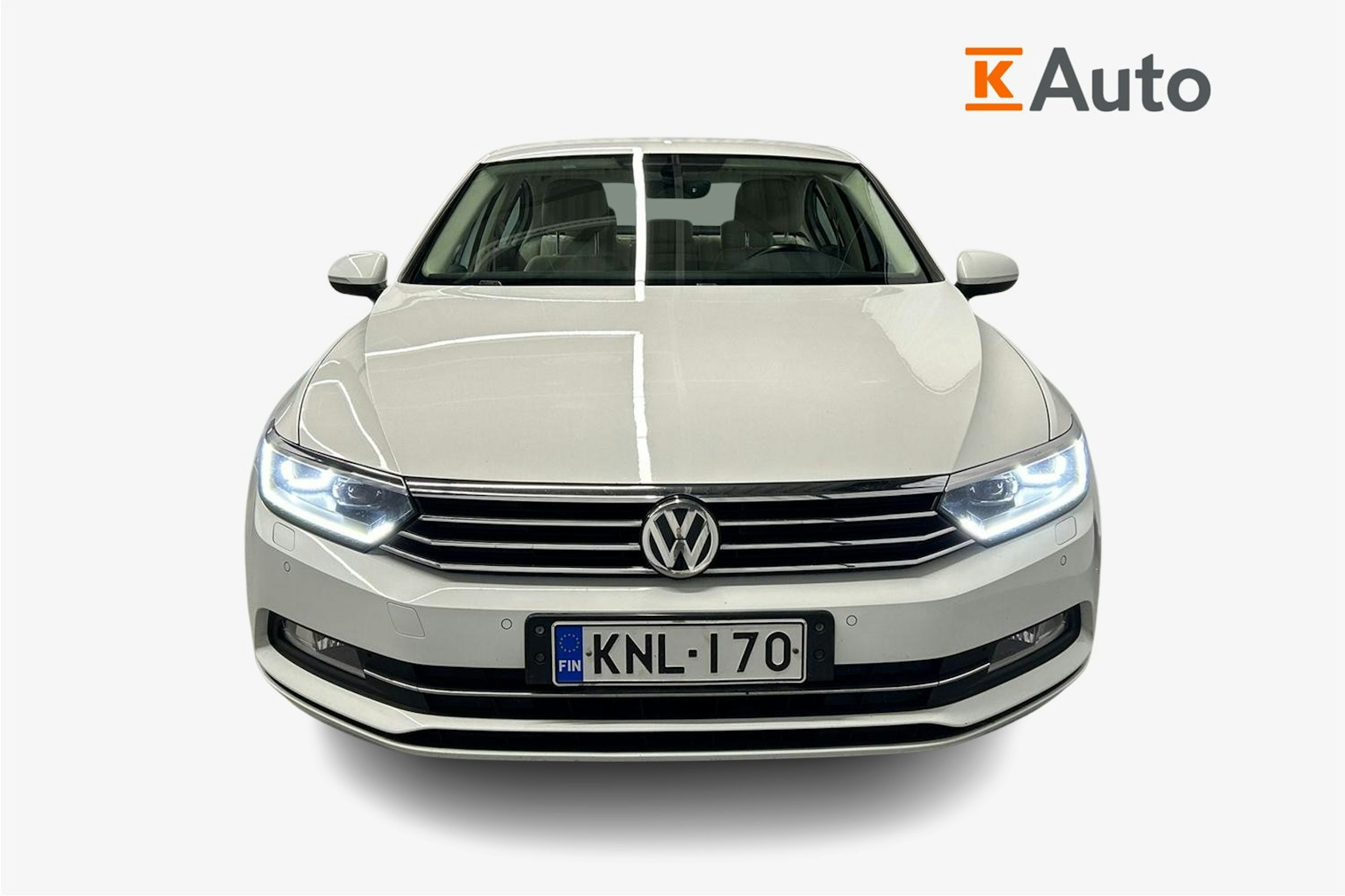 valkoinen Volkswagen Passat 2016 kuva 5.