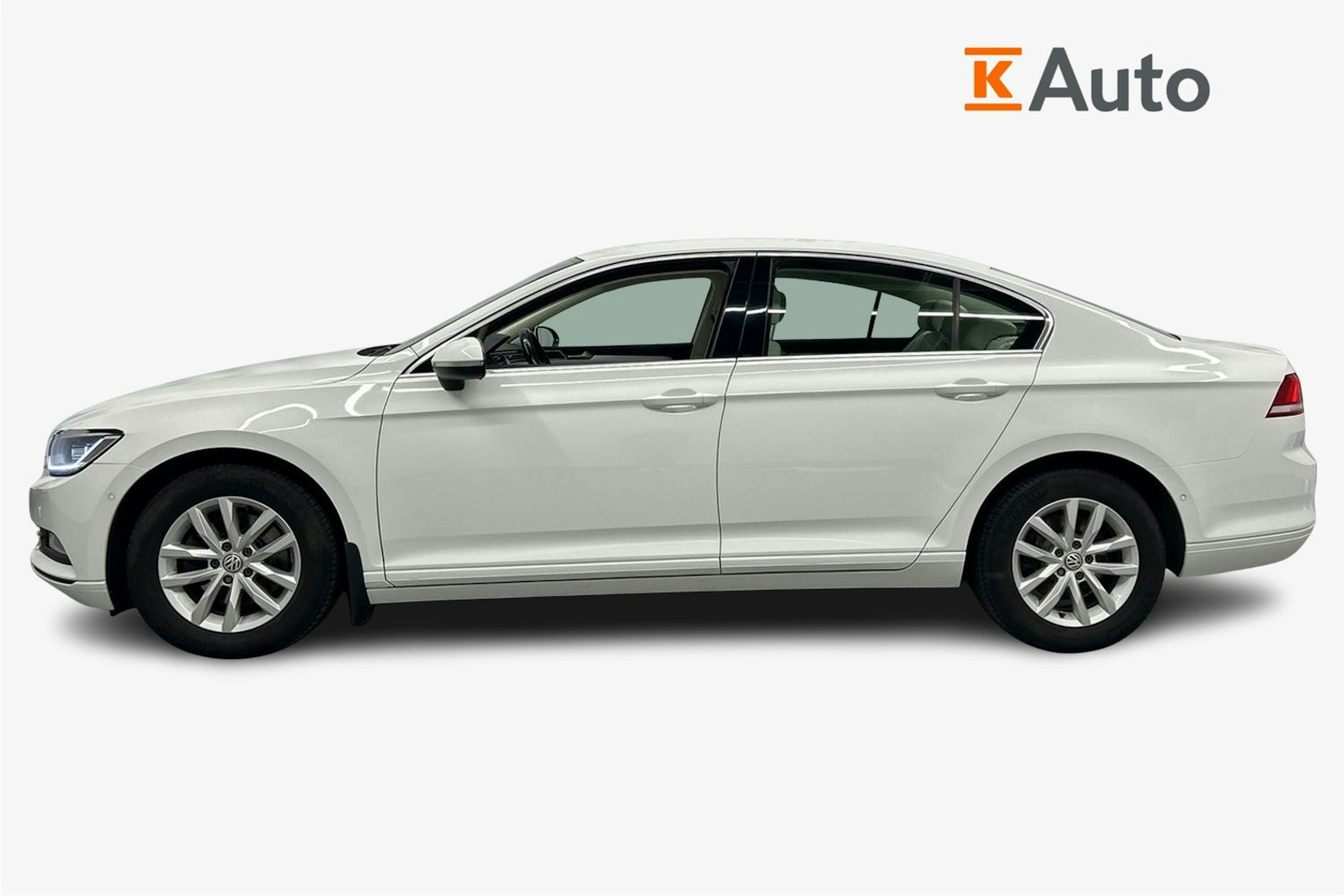 valkoinen Volkswagen Passat 2016 kuva 6.