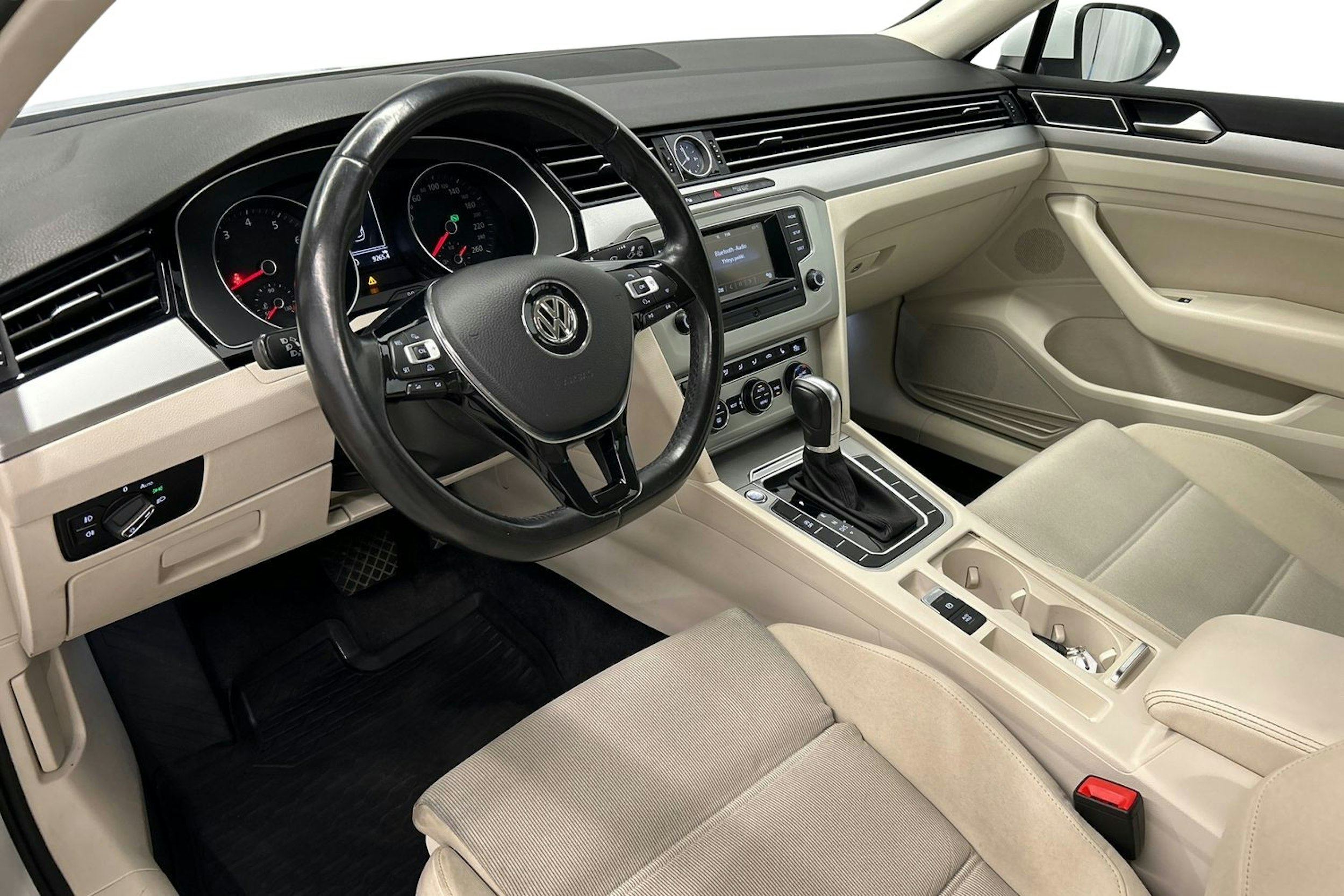 valkoinen Volkswagen Passat 2016 kuva 7.