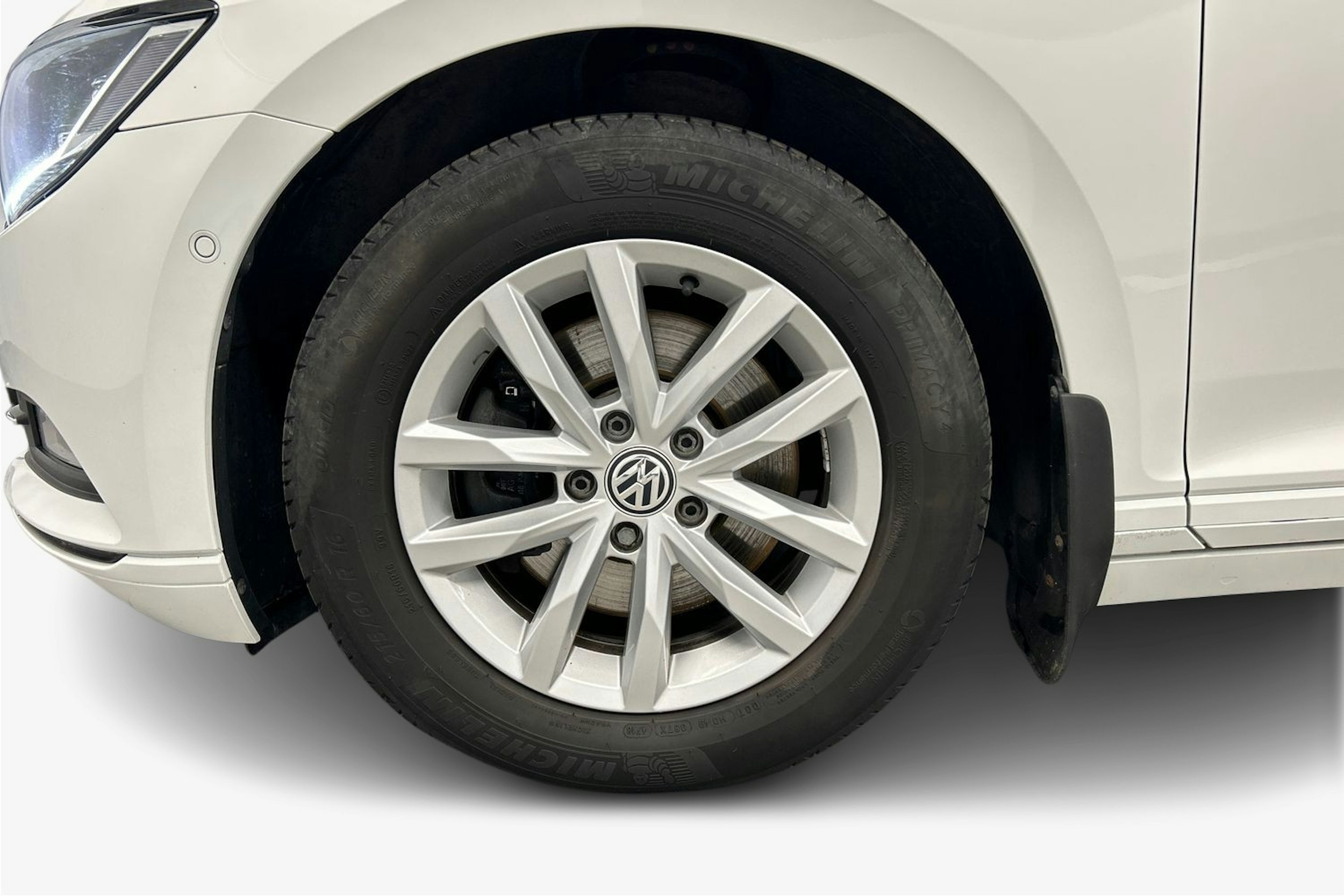 valkoinen Volkswagen Passat 2016 kuva 11.