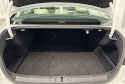 valkoinen Volkswagen Passat 2016 kuva 14.
