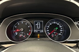valkoinen Volkswagen Passat 2016 kuva 19.