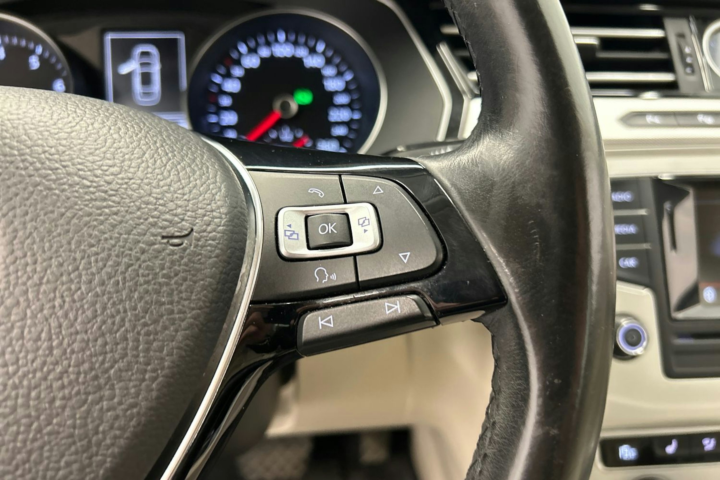 valkoinen Volkswagen Passat 2016 kuva 21.