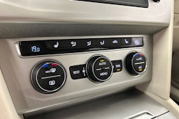valkoinen Volkswagen Passat 2016 kuva 24.