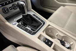 valkoinen Volkswagen Passat 2016 kuva 25.