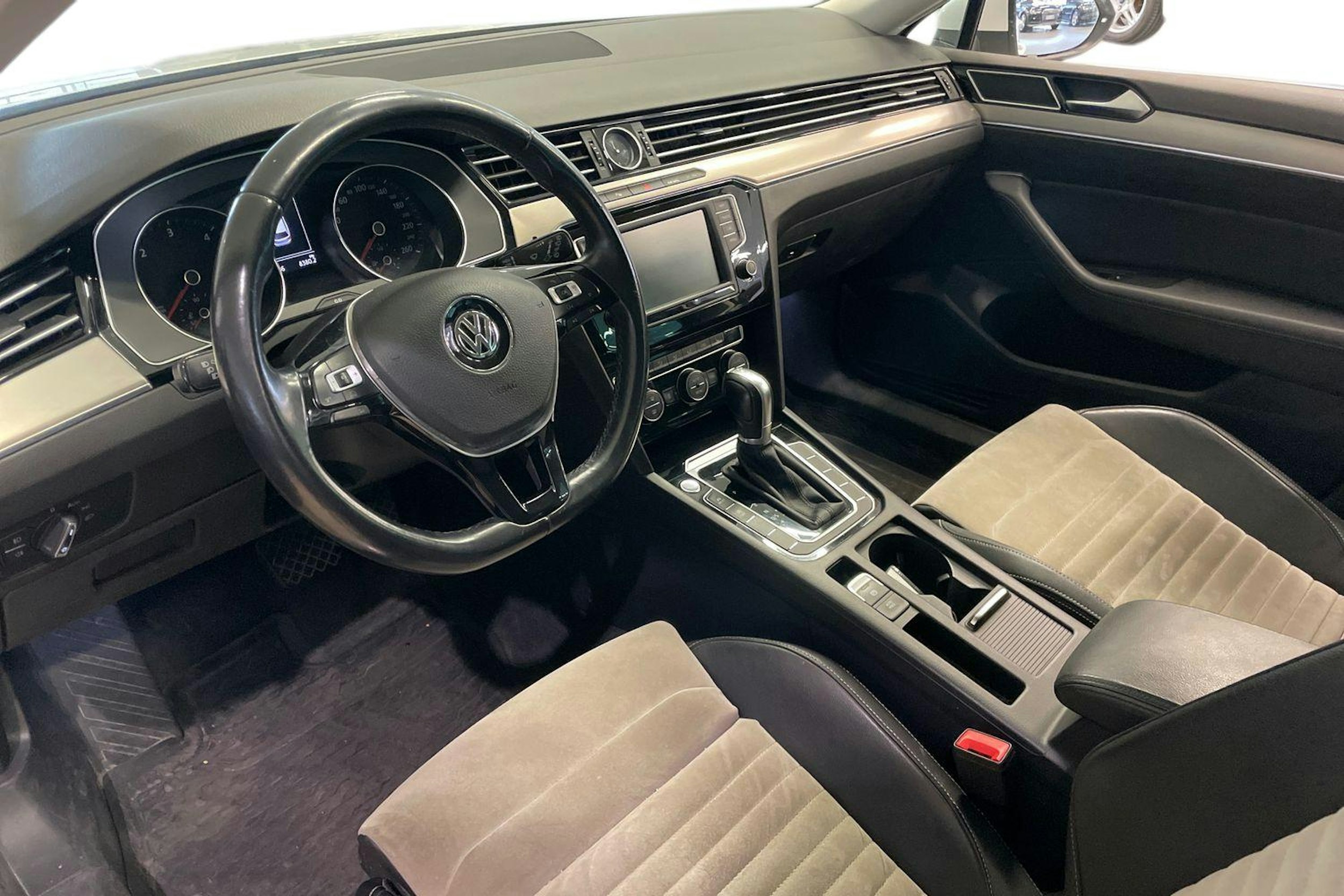 valkoinen Volkswagen Passat 2016 kuva 3.
