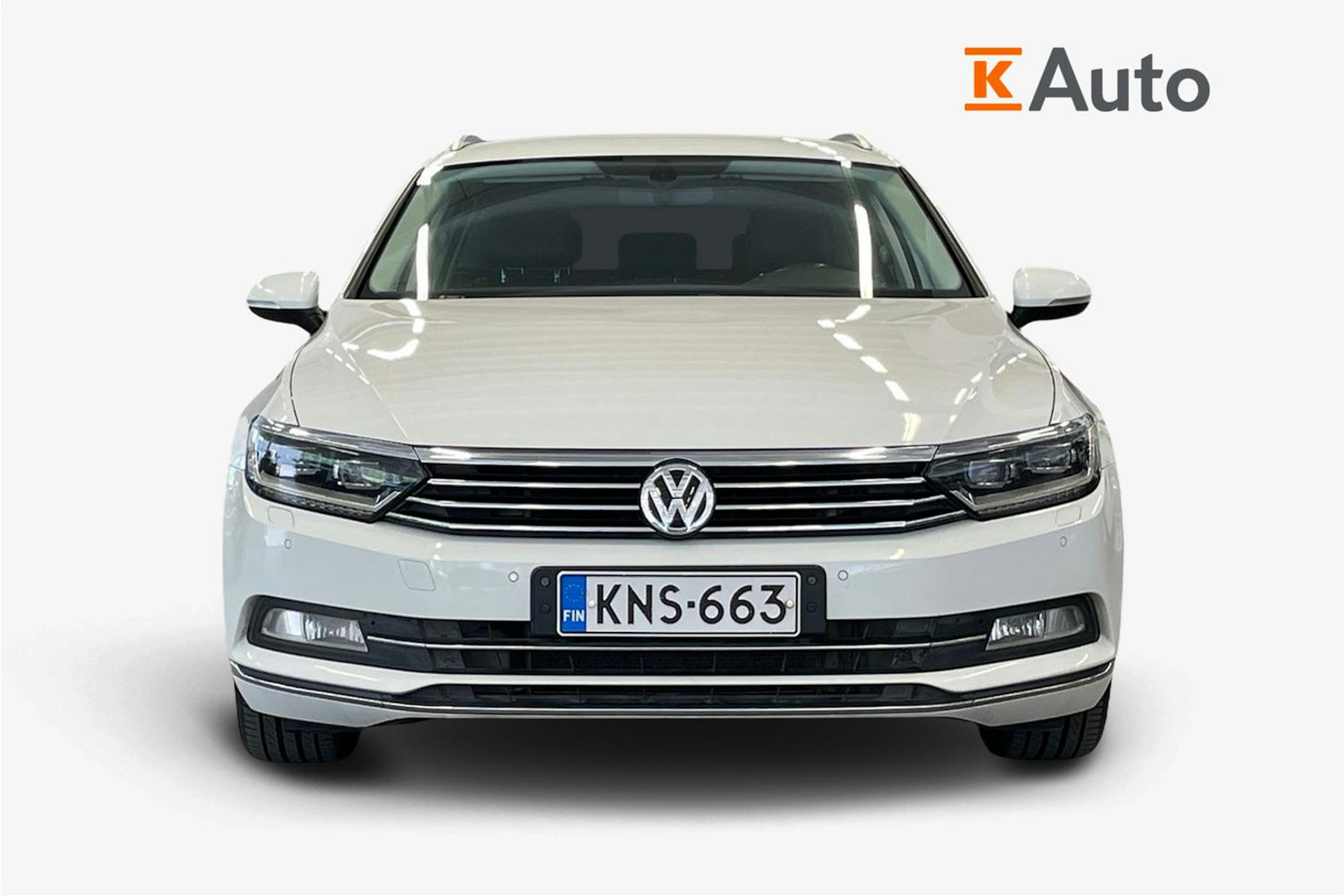 valkoinen Volkswagen Passat 2016 kuva 5.