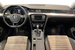 valkoinen Volkswagen Passat 2016 kuva 9.