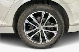 valkoinen Volkswagen Passat 2016 kuva 11.