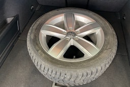 valkoinen Volkswagen Passat 2016 kuva 13.