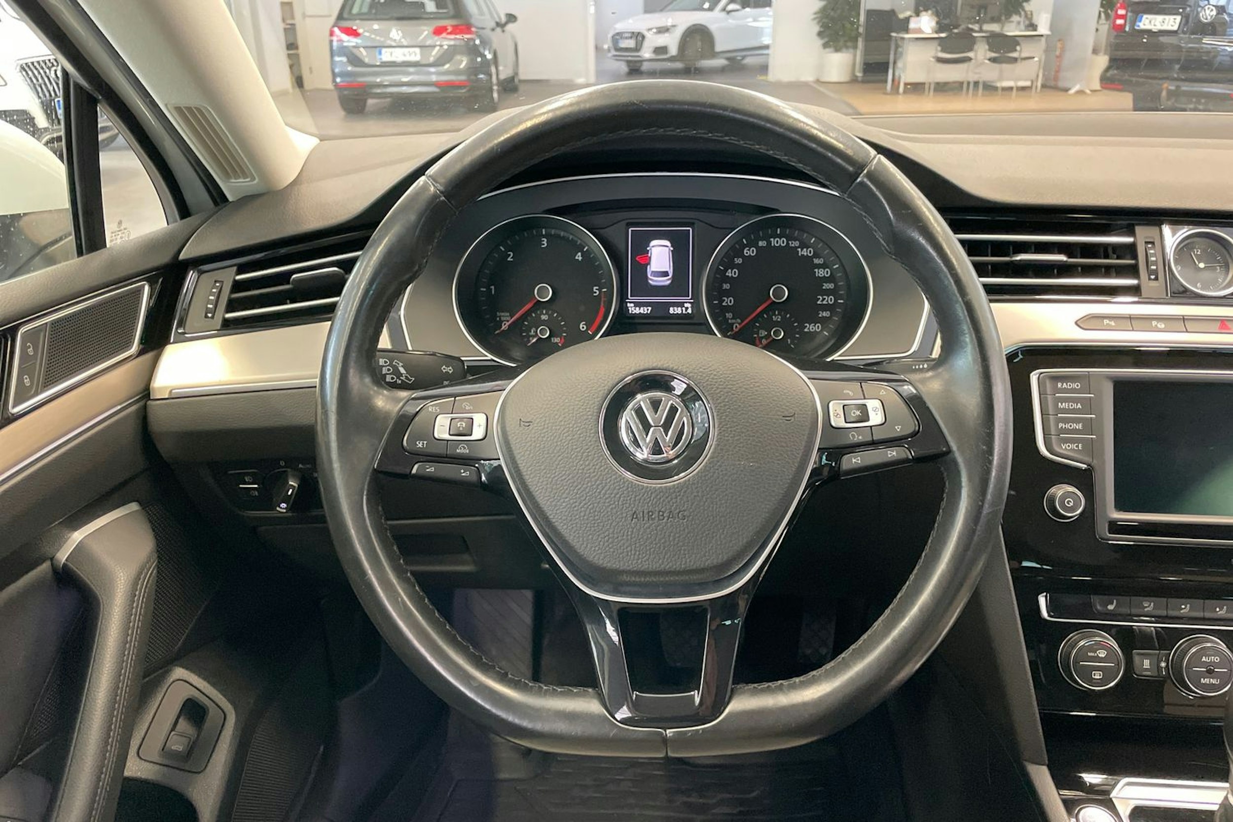 valkoinen Volkswagen Passat 2016 kuva 17.