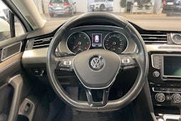 valkoinen Volkswagen Passat 2016 kuva 17.