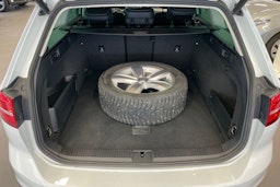 valkoinen Volkswagen Passat 2016 kuva 18.