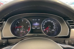 valkoinen Volkswagen Passat 2016 kuva 21.