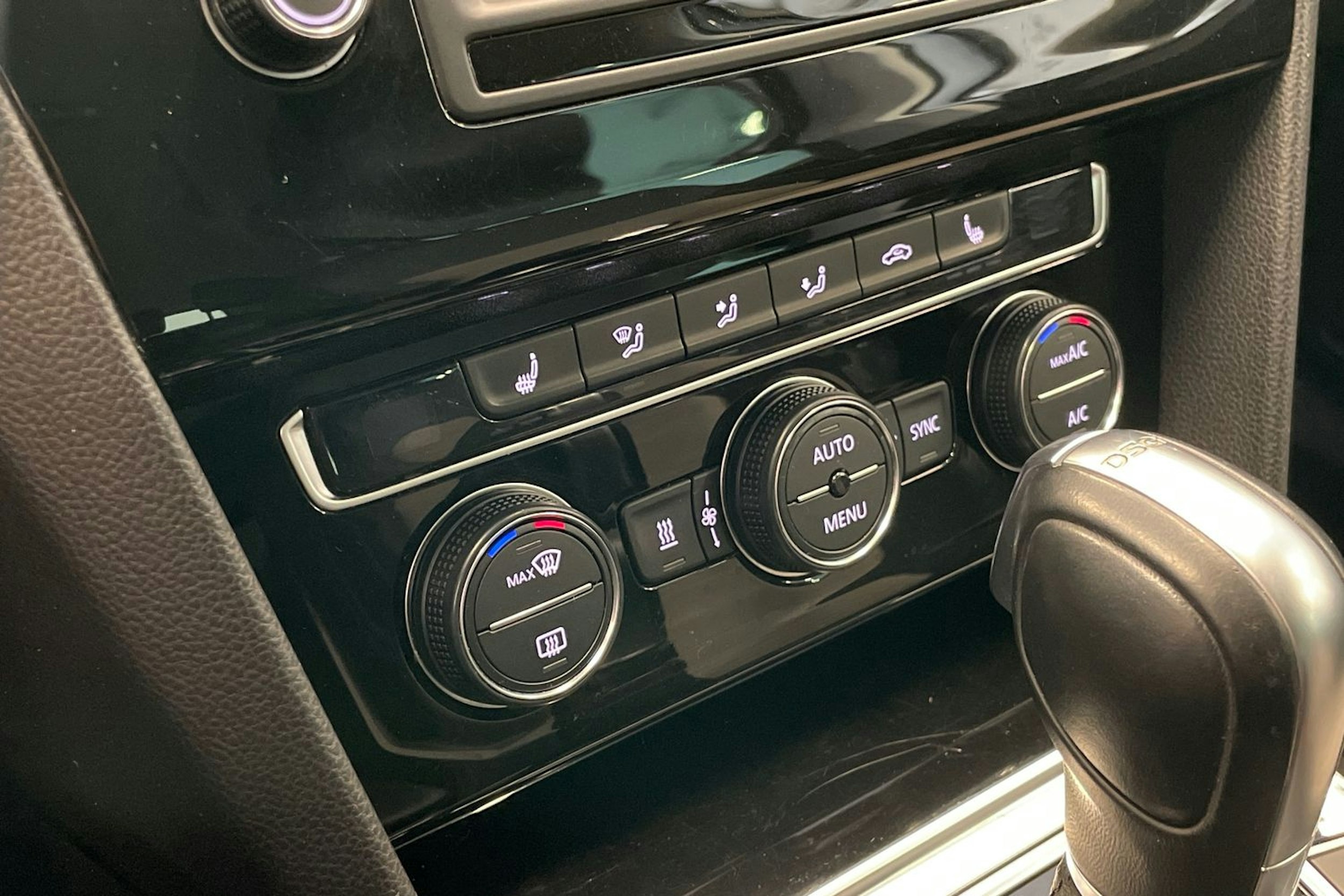 valkoinen Volkswagen Passat 2016 kuva 22.