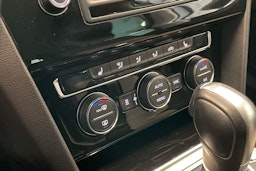 valkoinen Volkswagen Passat 2016 kuva 22.