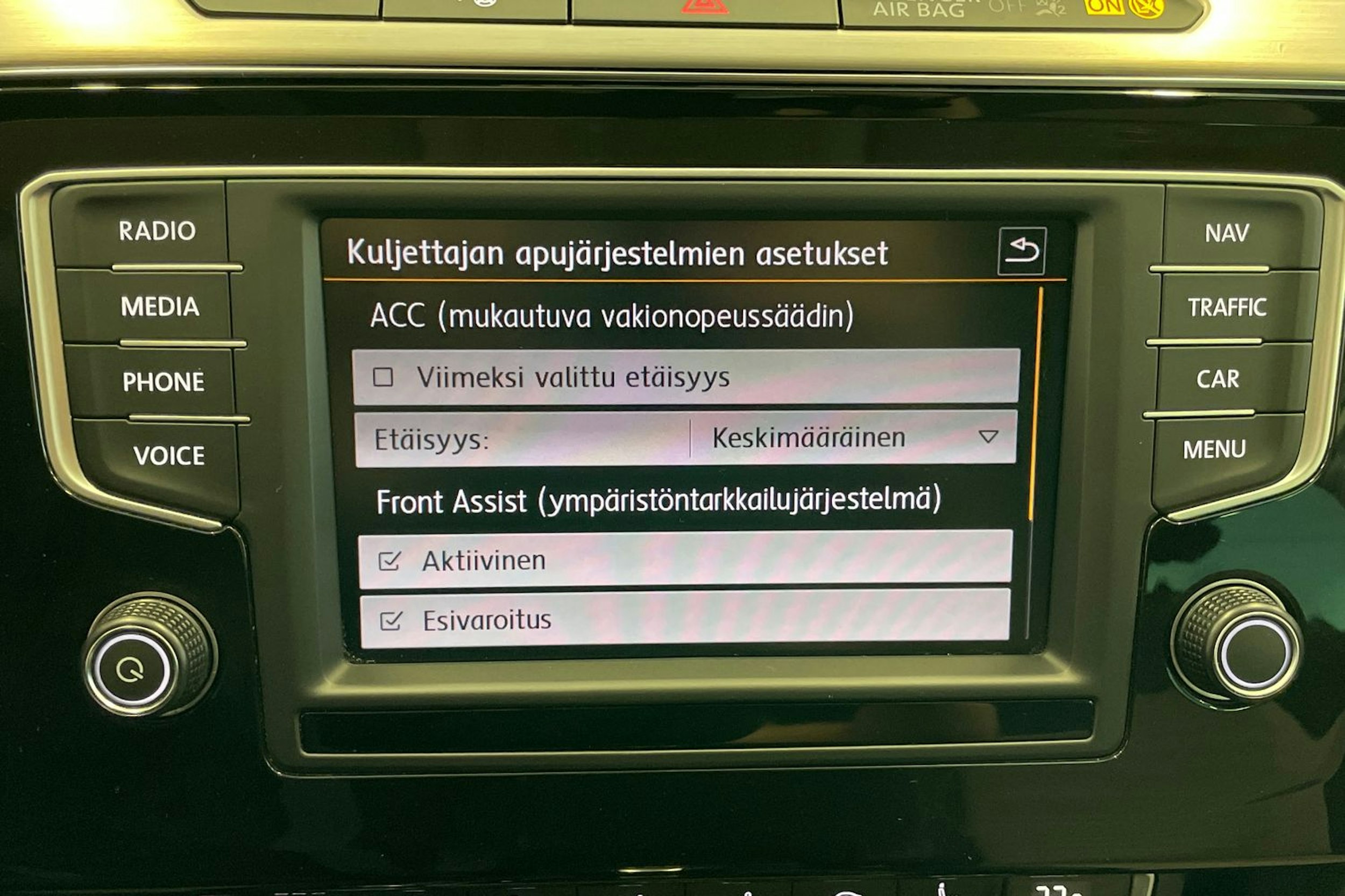 valkoinen Volkswagen Passat 2016 kuva 24.