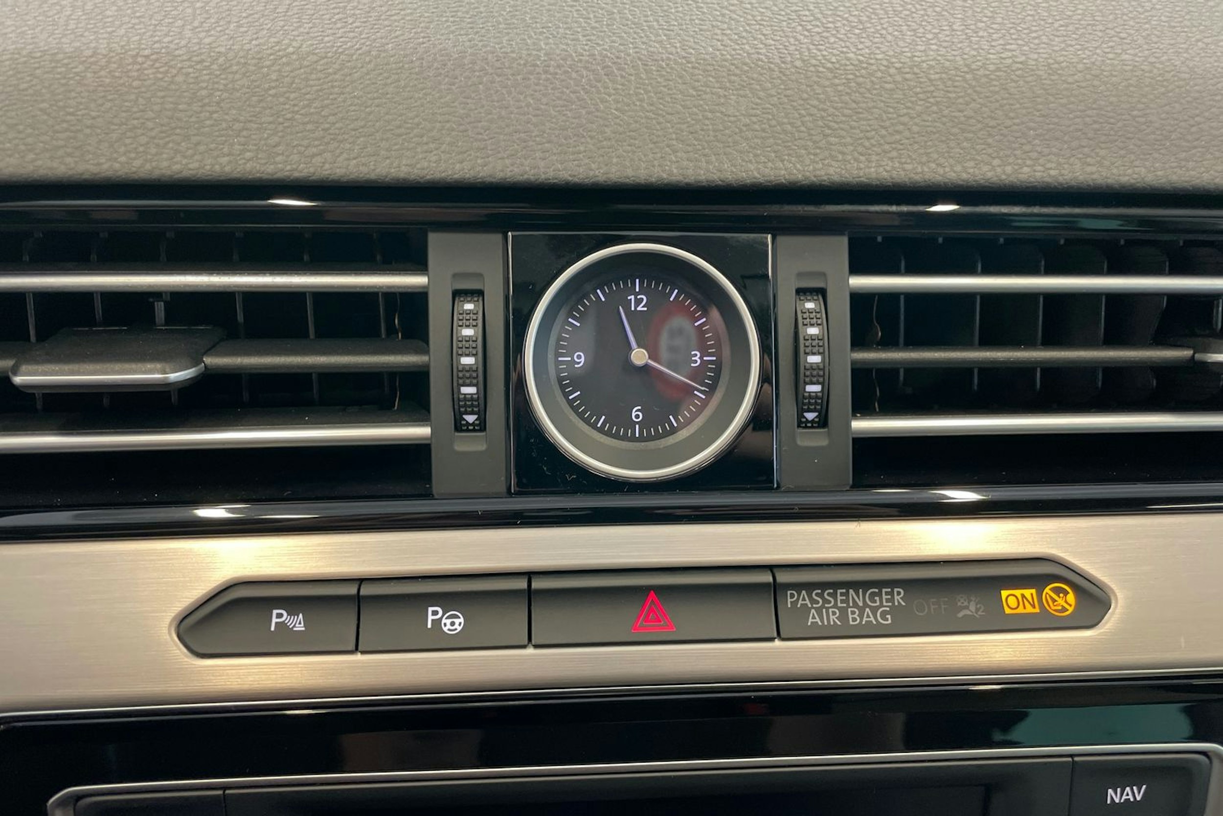 valkoinen Volkswagen Passat 2016 kuva 25.