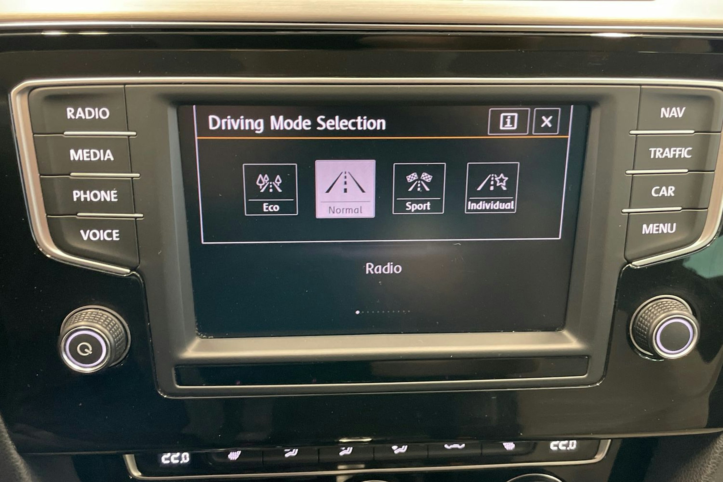valkoinen Volkswagen Passat 2016 kuva 26.