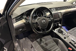 musta Volkswagen Passat 2016 kuva 6.