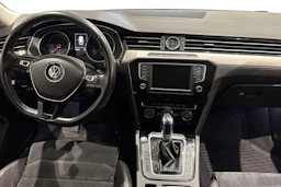 musta Volkswagen Passat 2016 kuva 7.