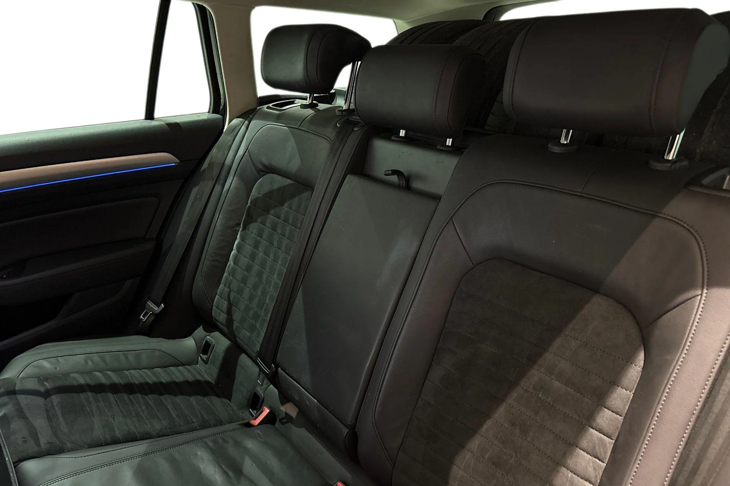 musta Volkswagen Passat 2016 kuva 8.