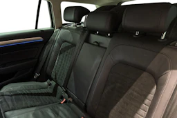 musta Volkswagen Passat 2016 kuva 8.