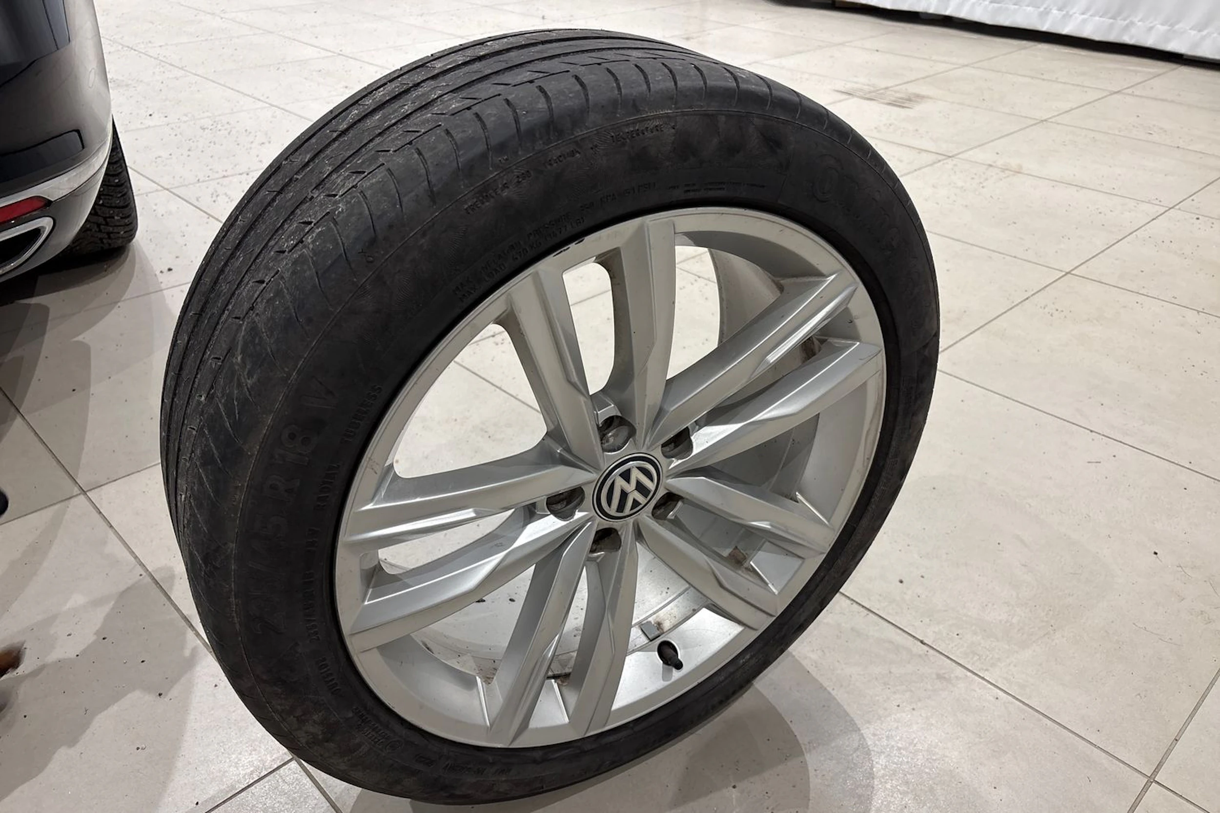 musta Volkswagen Passat 2016 kuva 10.