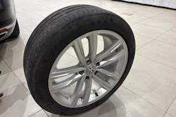 musta Volkswagen Passat 2016 kuva 10.