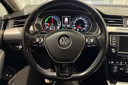 musta Volkswagen Passat 2016 kuva 11.