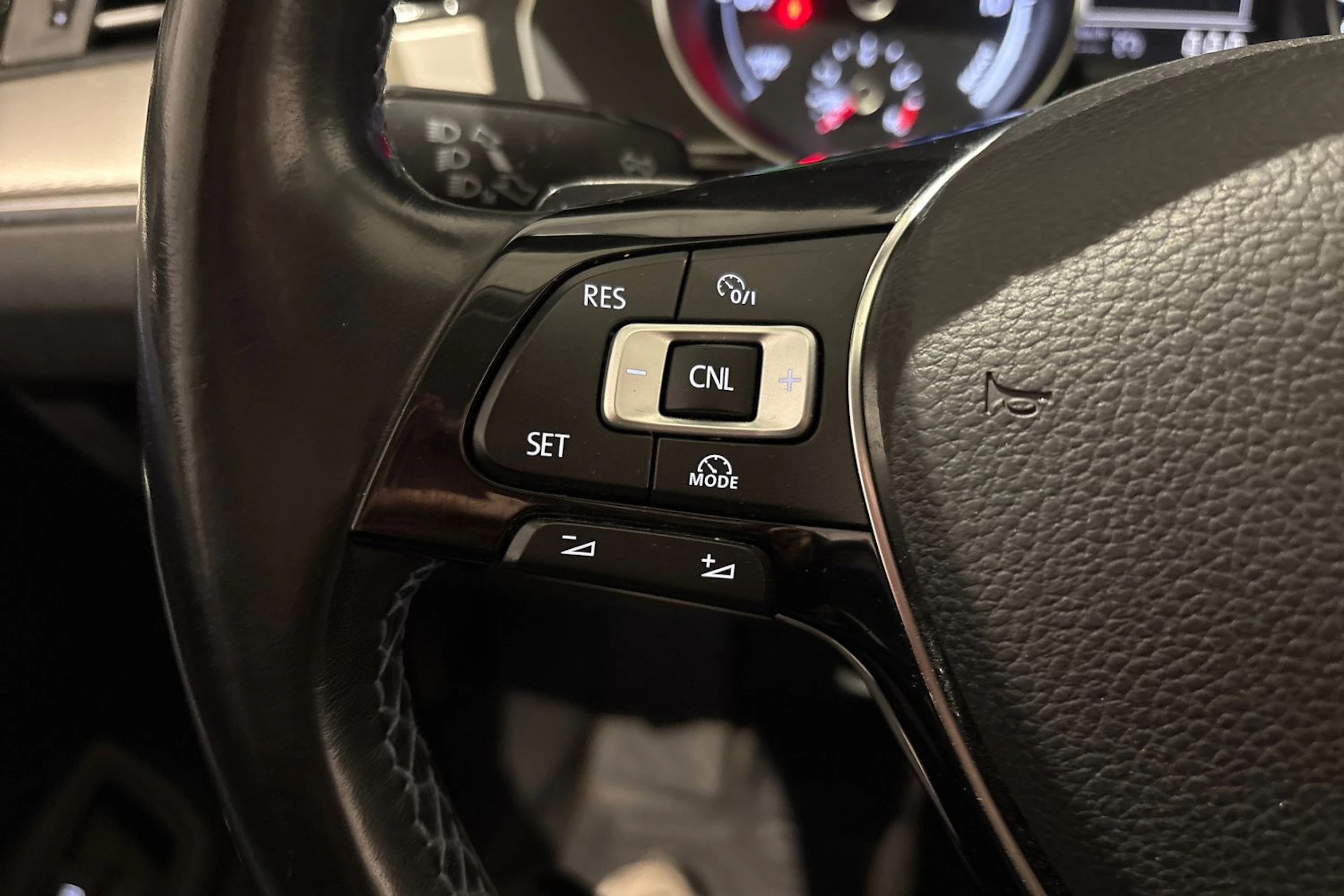 musta Volkswagen Passat 2016 kuva 12.