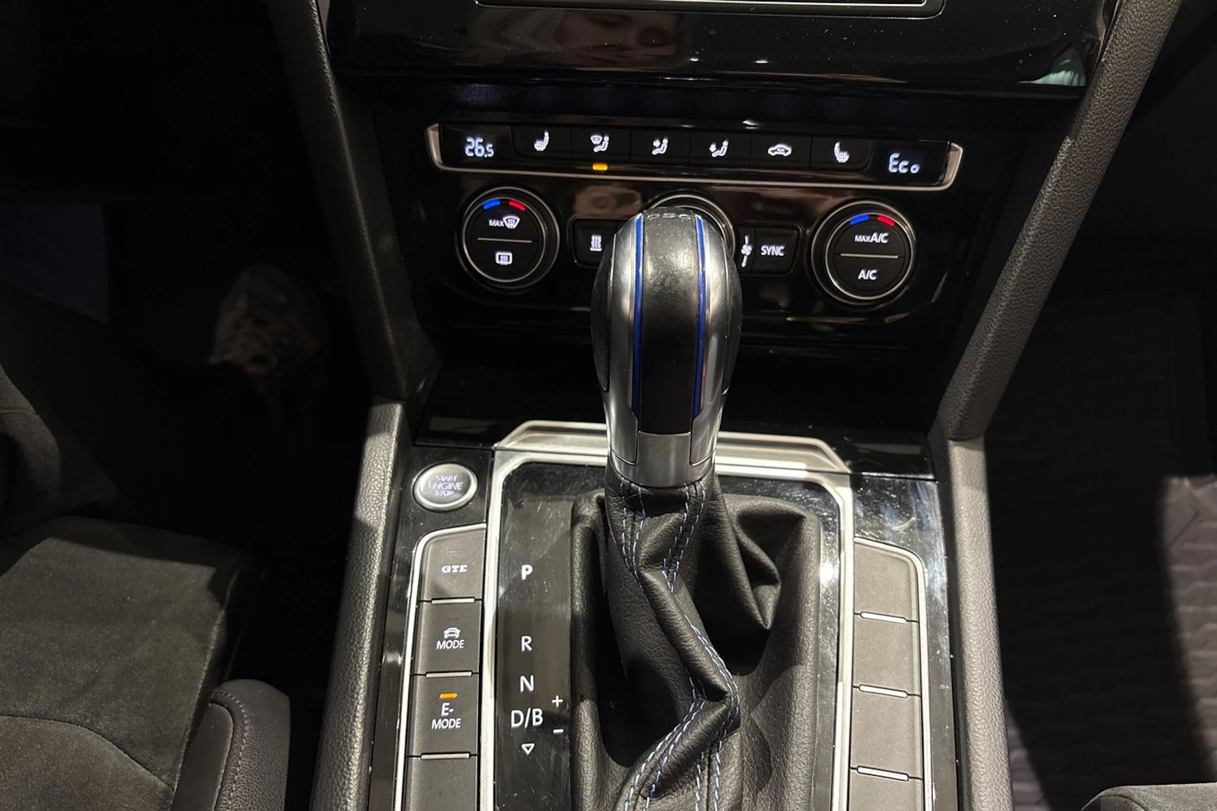 musta Volkswagen Passat 2016 kuva 13.