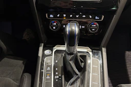 musta Volkswagen Passat 2016 kuva 13.