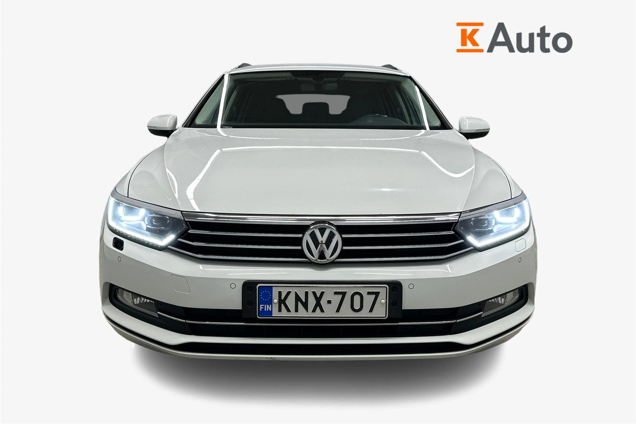 valkoinen Volkswagen Passat 2016 kuva 4.