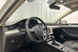 valkoinen Volkswagen Passat 2016 kuva 10.