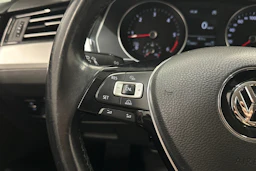 valkoinen Volkswagen Passat 2016 kuva 13.