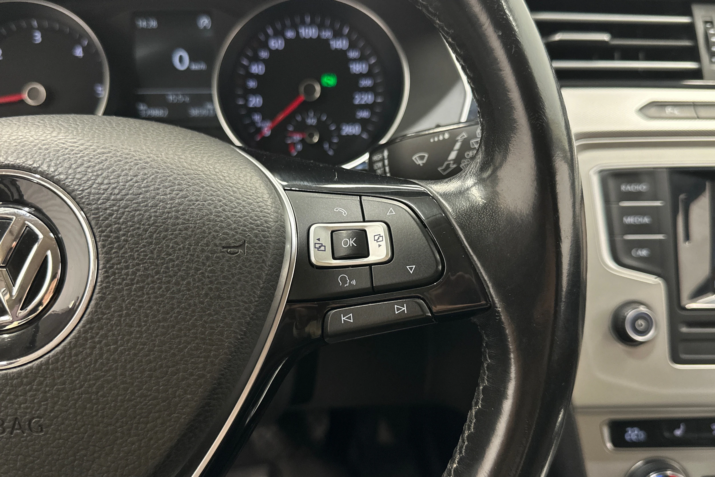 valkoinen Volkswagen Passat 2016 kuva 14.