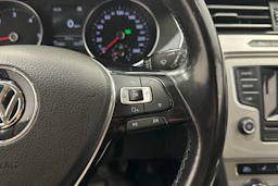 valkoinen Volkswagen Passat 2016 kuva 14.