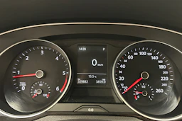 valkoinen Volkswagen Passat 2016 kuva 15.