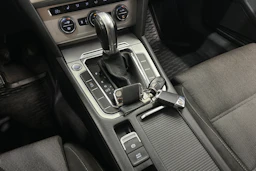valkoinen Volkswagen Passat 2016 kuva 16.