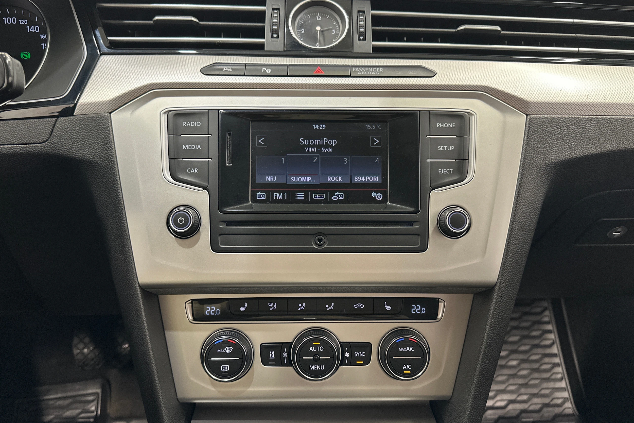 valkoinen Volkswagen Passat 2016 kuva 17.