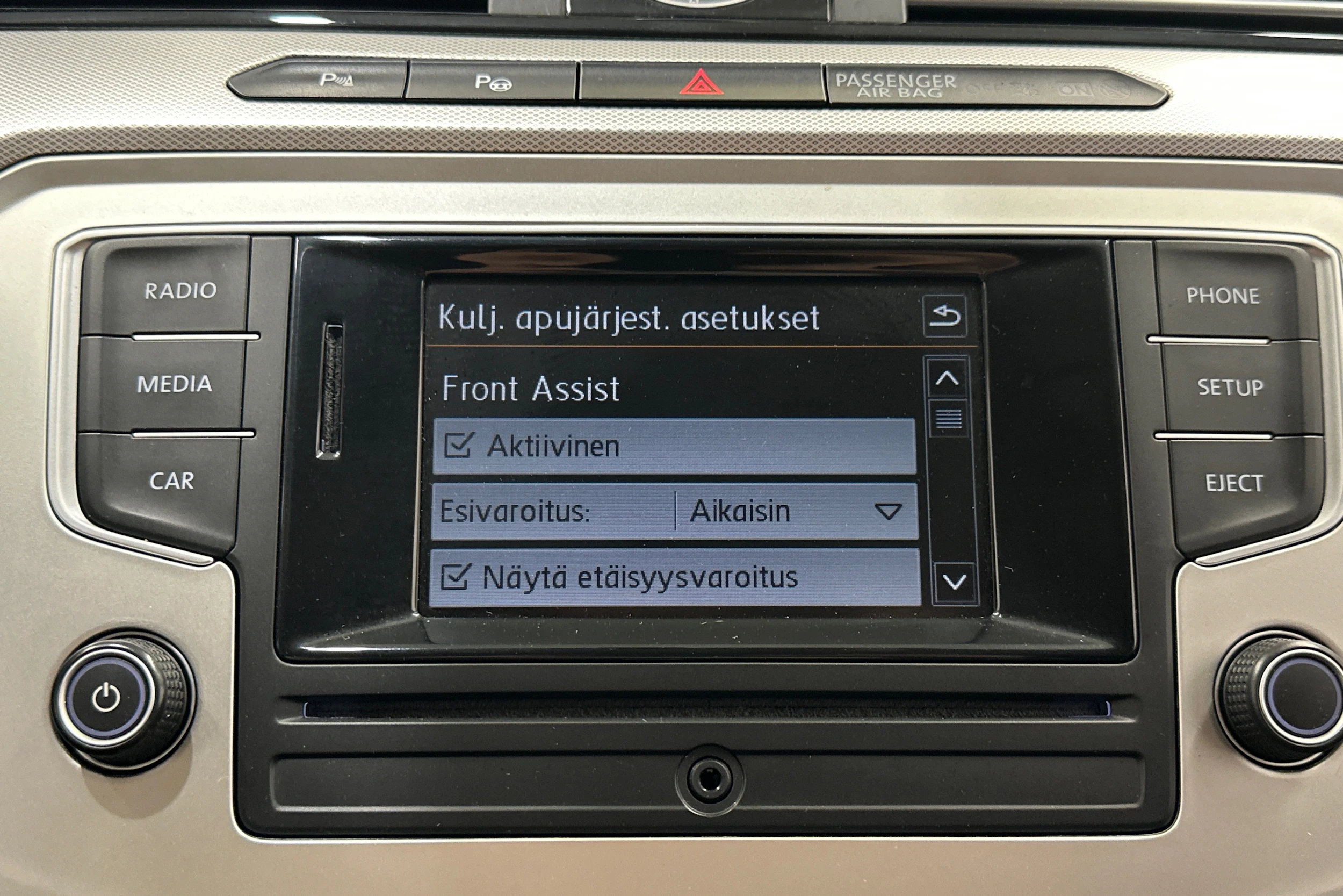 valkoinen Volkswagen Passat 2016 kuva 18.