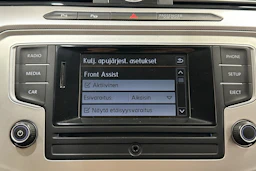 valkoinen Volkswagen Passat 2016 kuva 18.