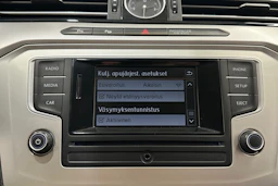 valkoinen Volkswagen Passat 2016 kuva 19.