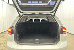valkoinen Volkswagen Passat 2016 kuva 23.