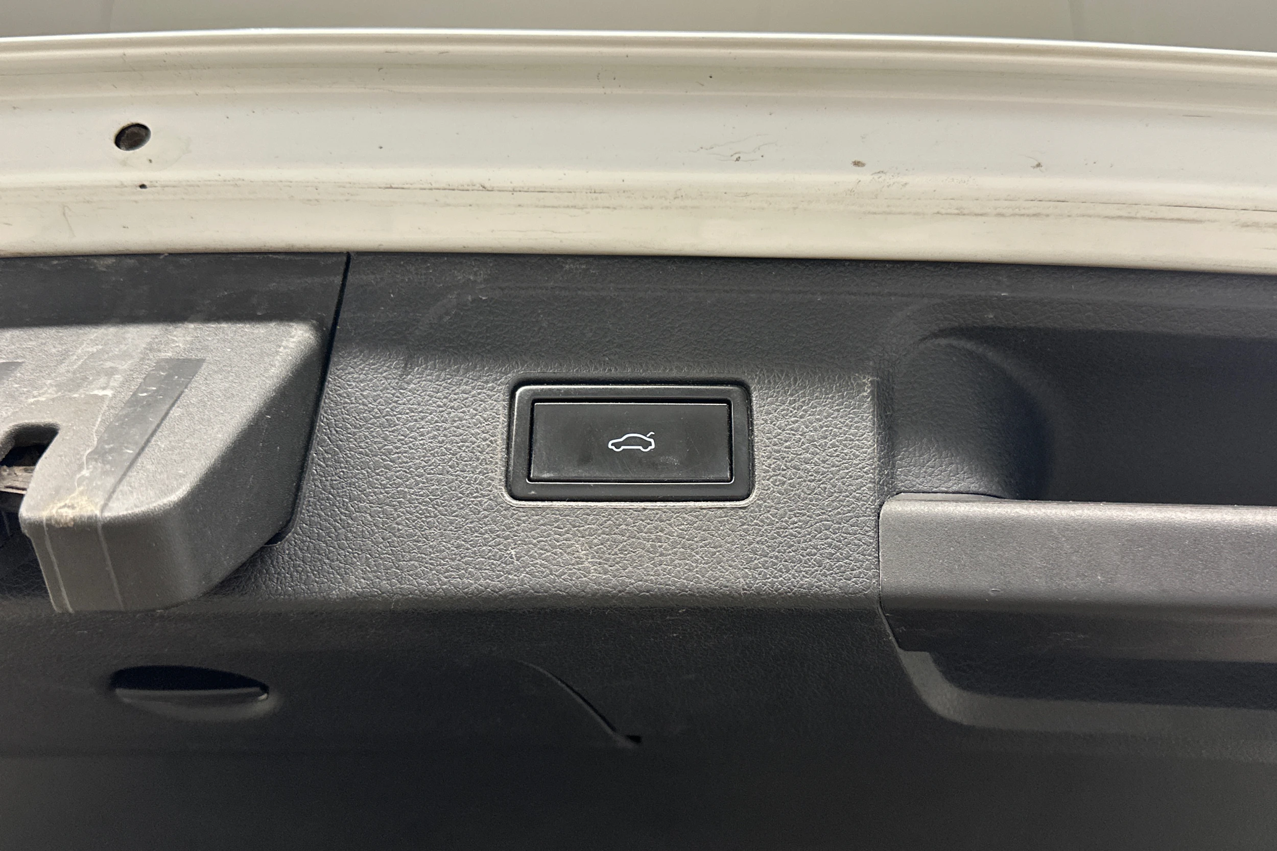 valkoinen Volkswagen Passat 2016 kuva 24.