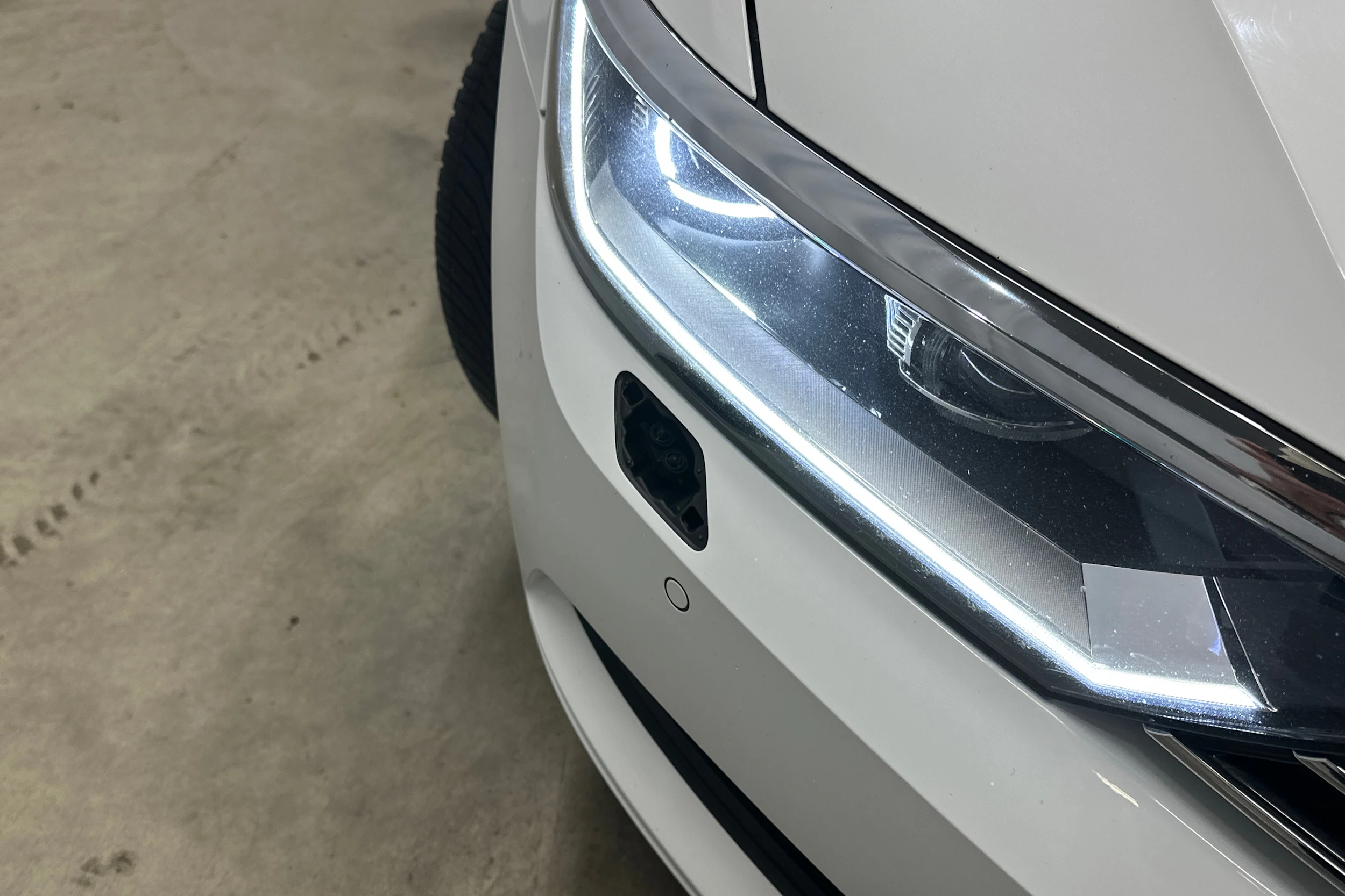 valkoinen Volkswagen Passat 2016 kuva 27.