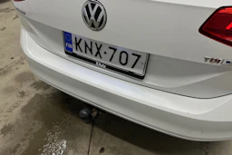 valkoinen Volkswagen Passat 2016 kuva 30.