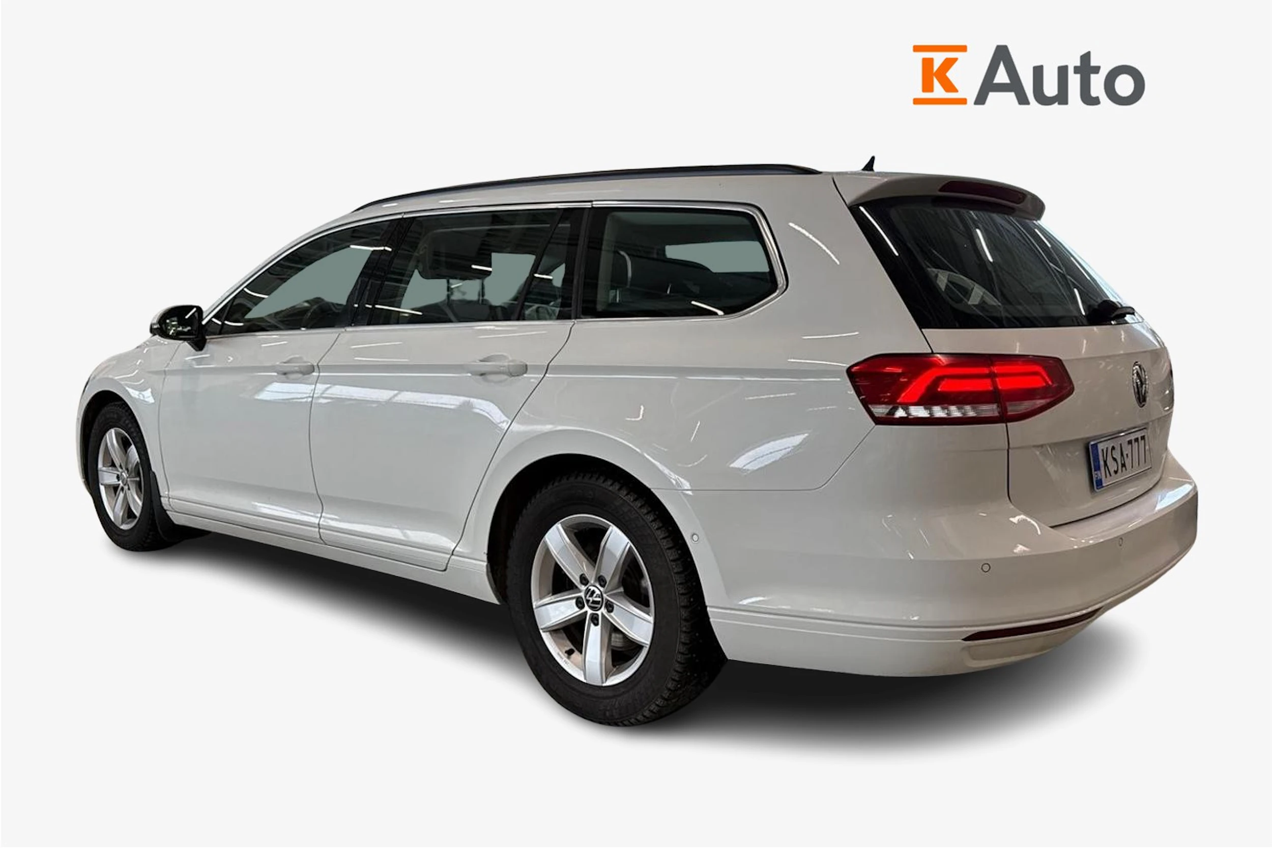 valkoinen Volkswagen Passat 2016 kuva 2.