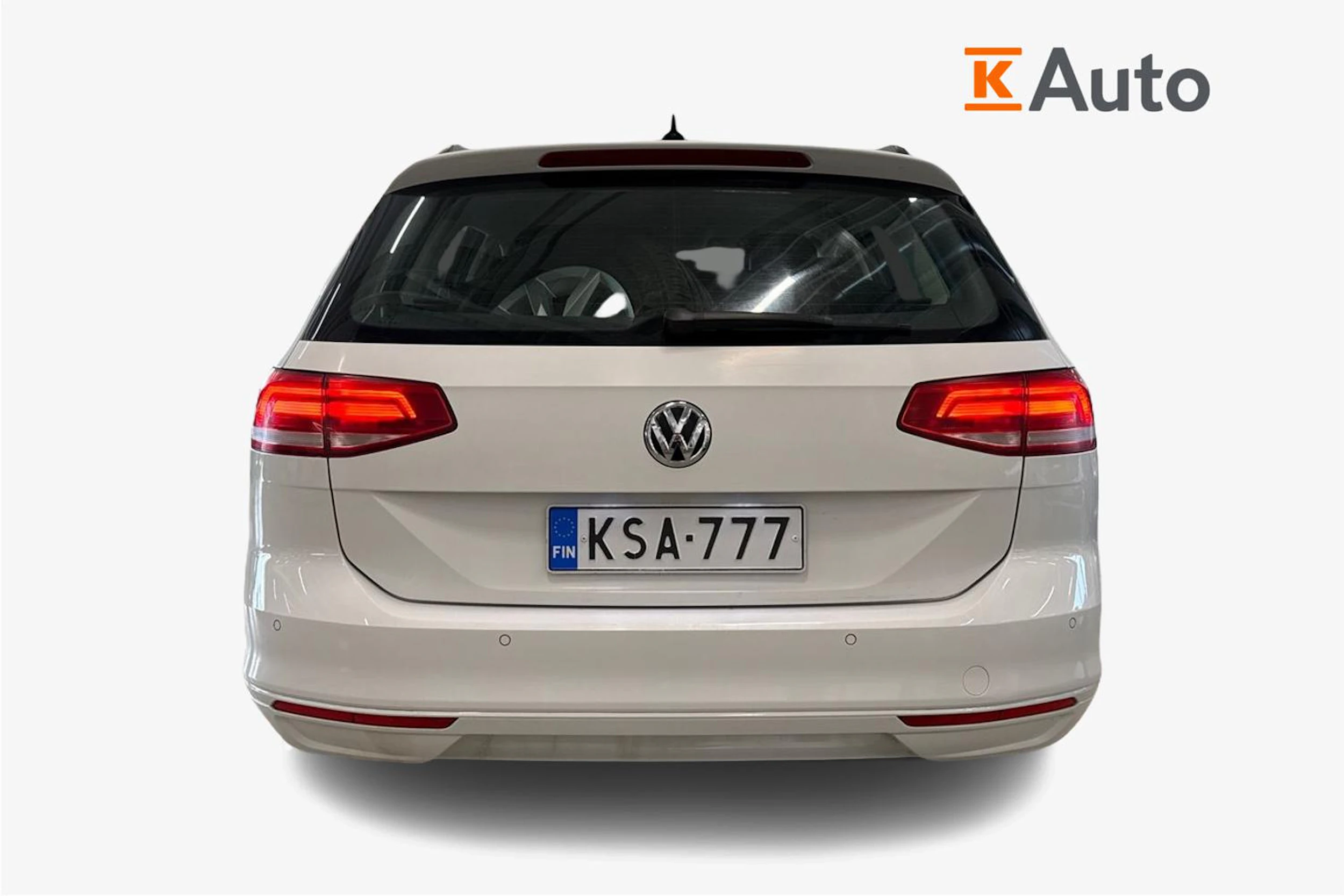 valkoinen Volkswagen Passat 2016 kuva 3.